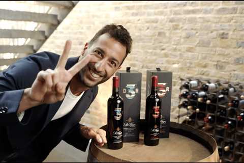  Daniel Ricciardo x St Hugo Release The New Limited-Edition DR3 II Wine & Race Boot Decanter 