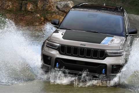 Most Off-Road-Capable Jeep Grand Cherokee Goes PHEV