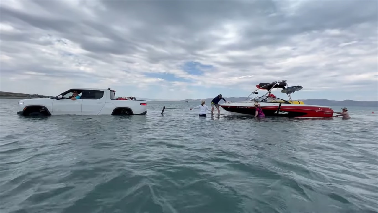 Watch a Rivian R1T Go Swimming During a Wild Boat Launch and Retrieval