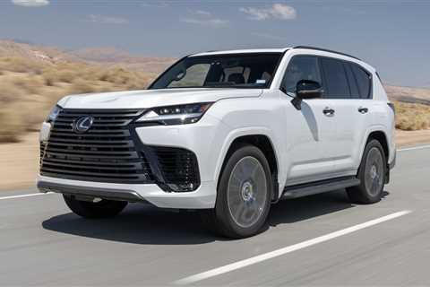 2022 Lexus LX600 SUVOTY Review: What’s New Is Old School