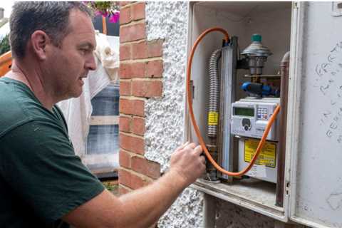 Unqualified fitters free to rip out gas boilers in ‘absurd’ drive to install heat pumps | Personal..