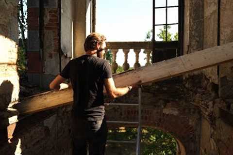 installing beams, 14 metres high, in the chateau turret.