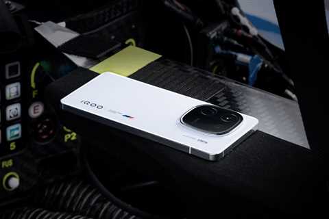 iQOO 12 Legend Edition: When Motorsport Meets Smartphone Innovation