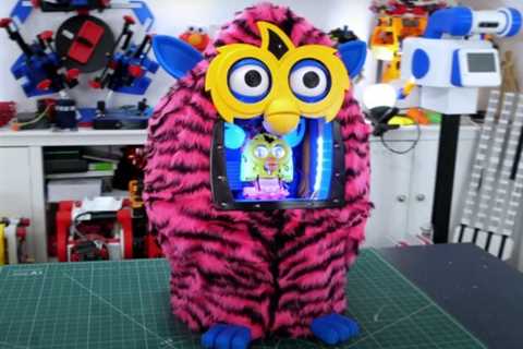 Former Toy Designer Constructs a Giant Furby: XL Sized Creepy