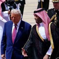 Saudi Crown Prince Stops Trump Before He Boards Plane - What Happened Next Was Shocking